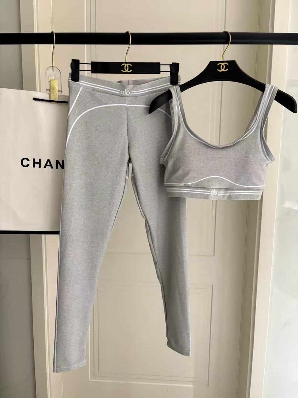 Alo Yoga Workout Set (Long Pants)